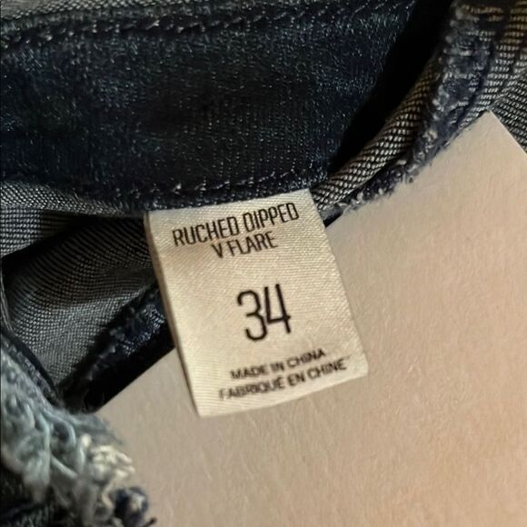 BDG Ruched Dipped V Flare Jeans - Picture 9 of 10